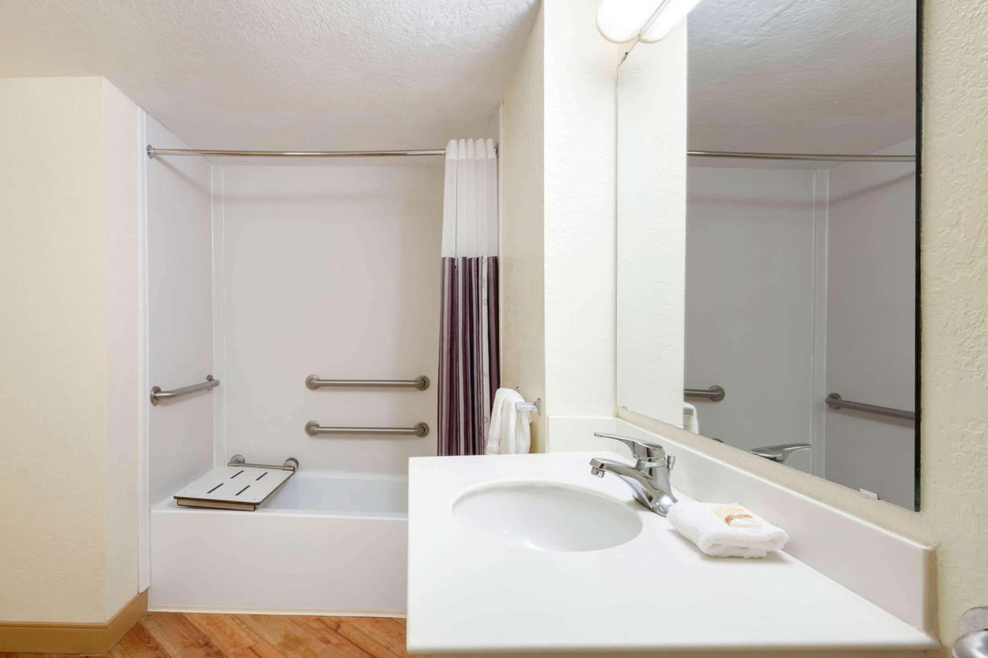 Double Room Two Double Beds Bath Tub Hearing Accessible or Non-Smoking