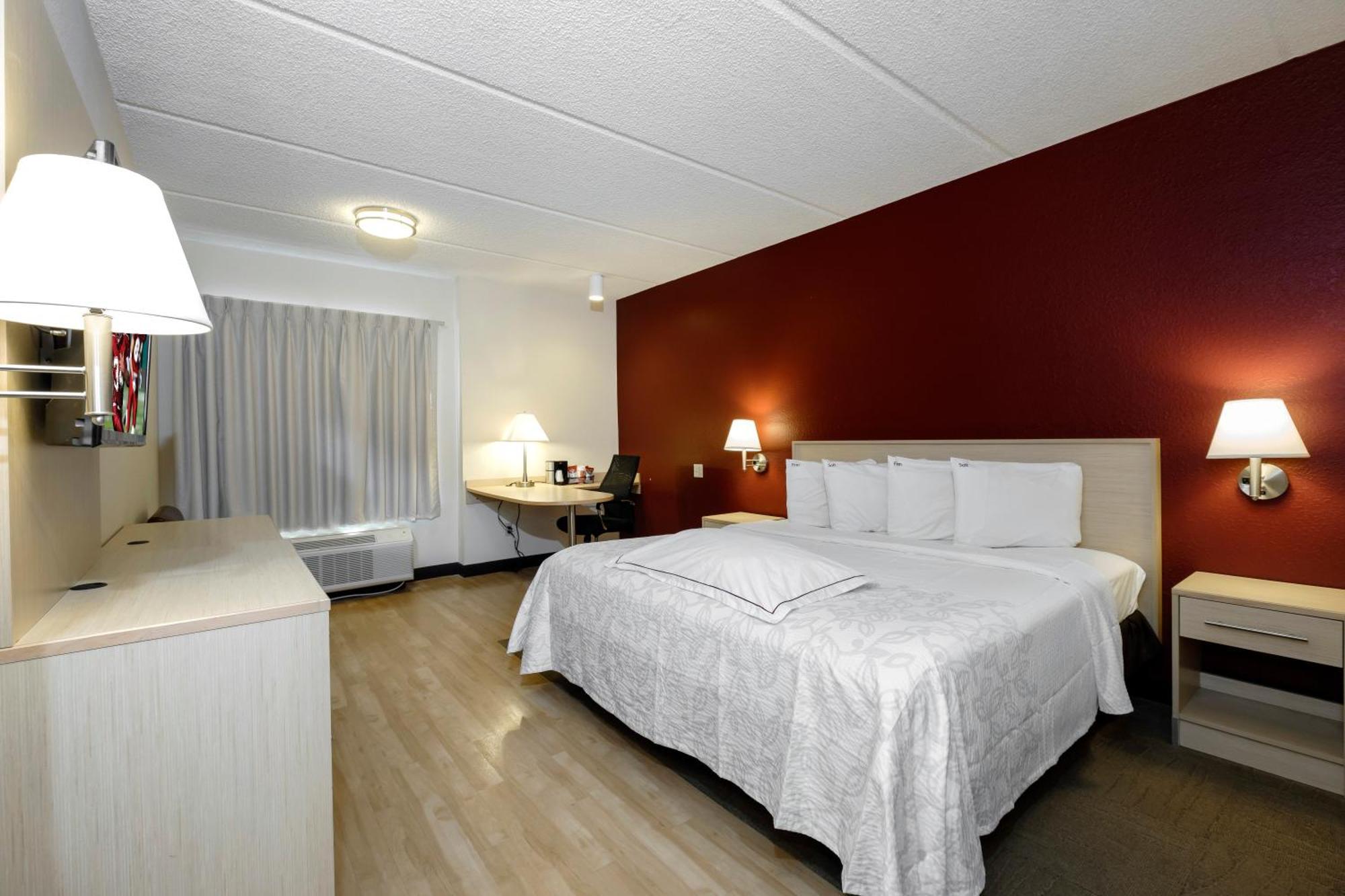 Premium King Room Smoke Upgraded Bedding Snack Box