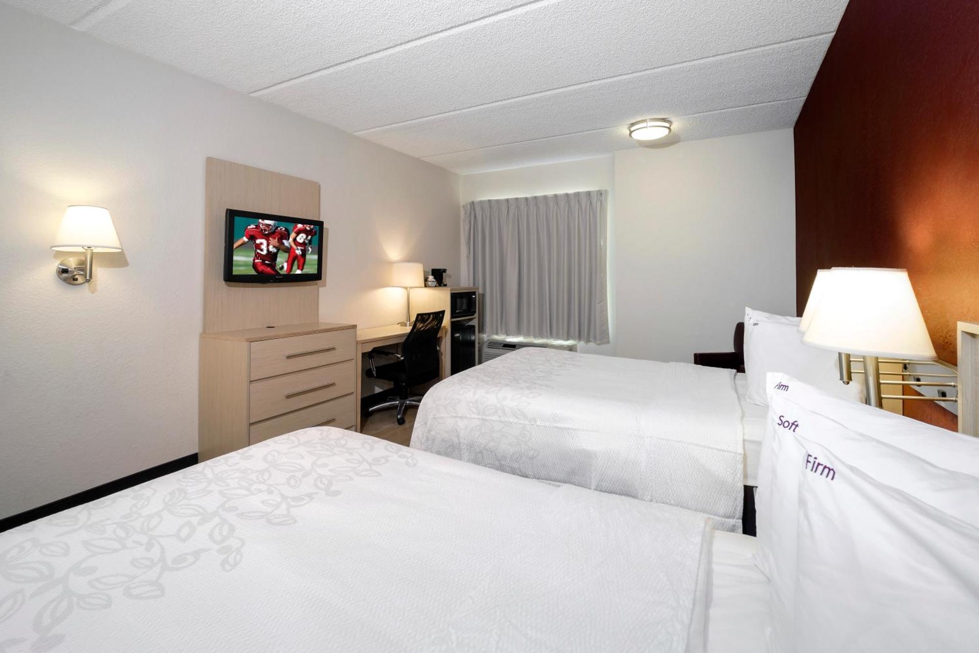 Deluxe Room Two Double Beds Smoke