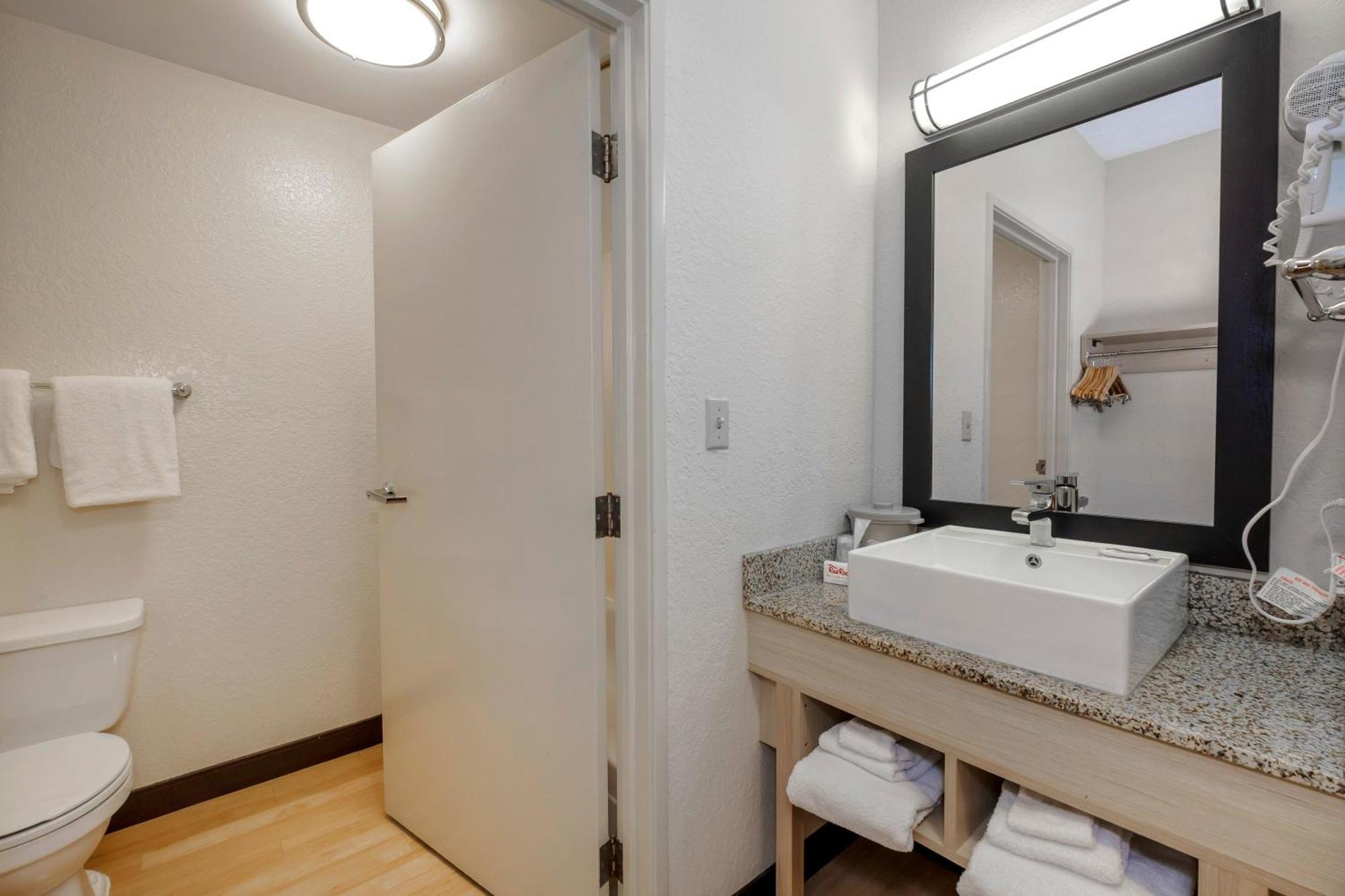 Deluxe Room Two Double Beds Smoke