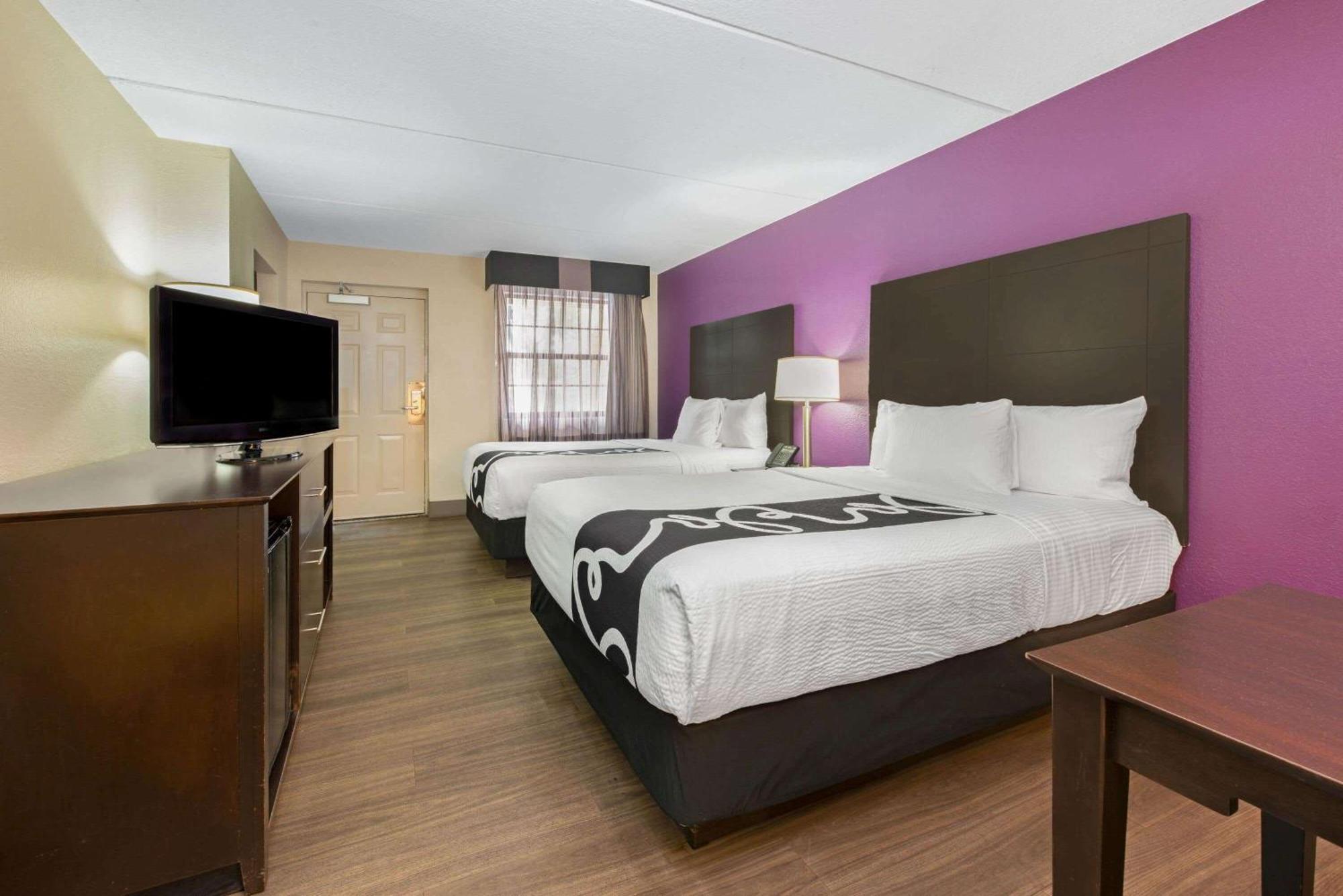 Deluxe Double Room with Two Double Beds,1279525630:JPEG