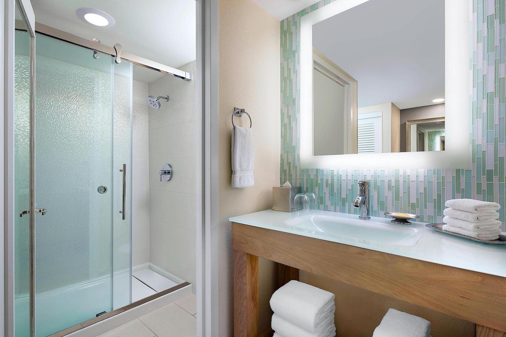 Tradtional Double/Double, Guest room, 2 Double, No view (Includes Early Entry To Disney Theme Parks),1395421301:JPEG