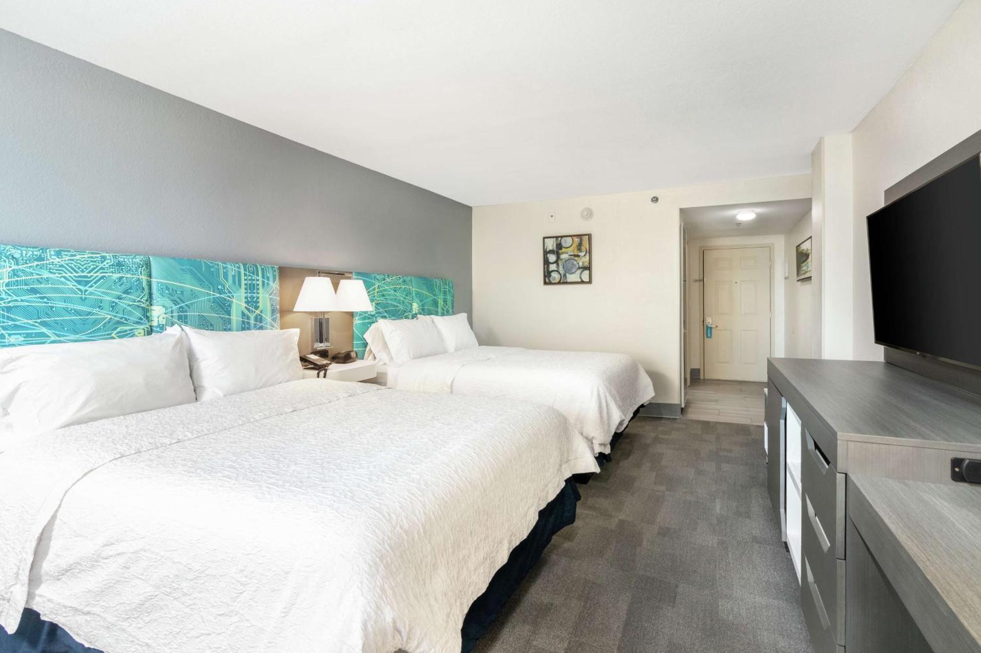 Queen Room with Two Queen Beds and City View - Non-Smoking,1448679703:JPEG