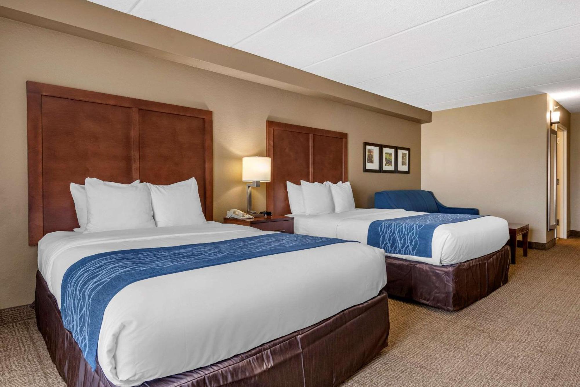 Queen Suite with Sofa Bed - Non-Smoking,1280357995:JPEG