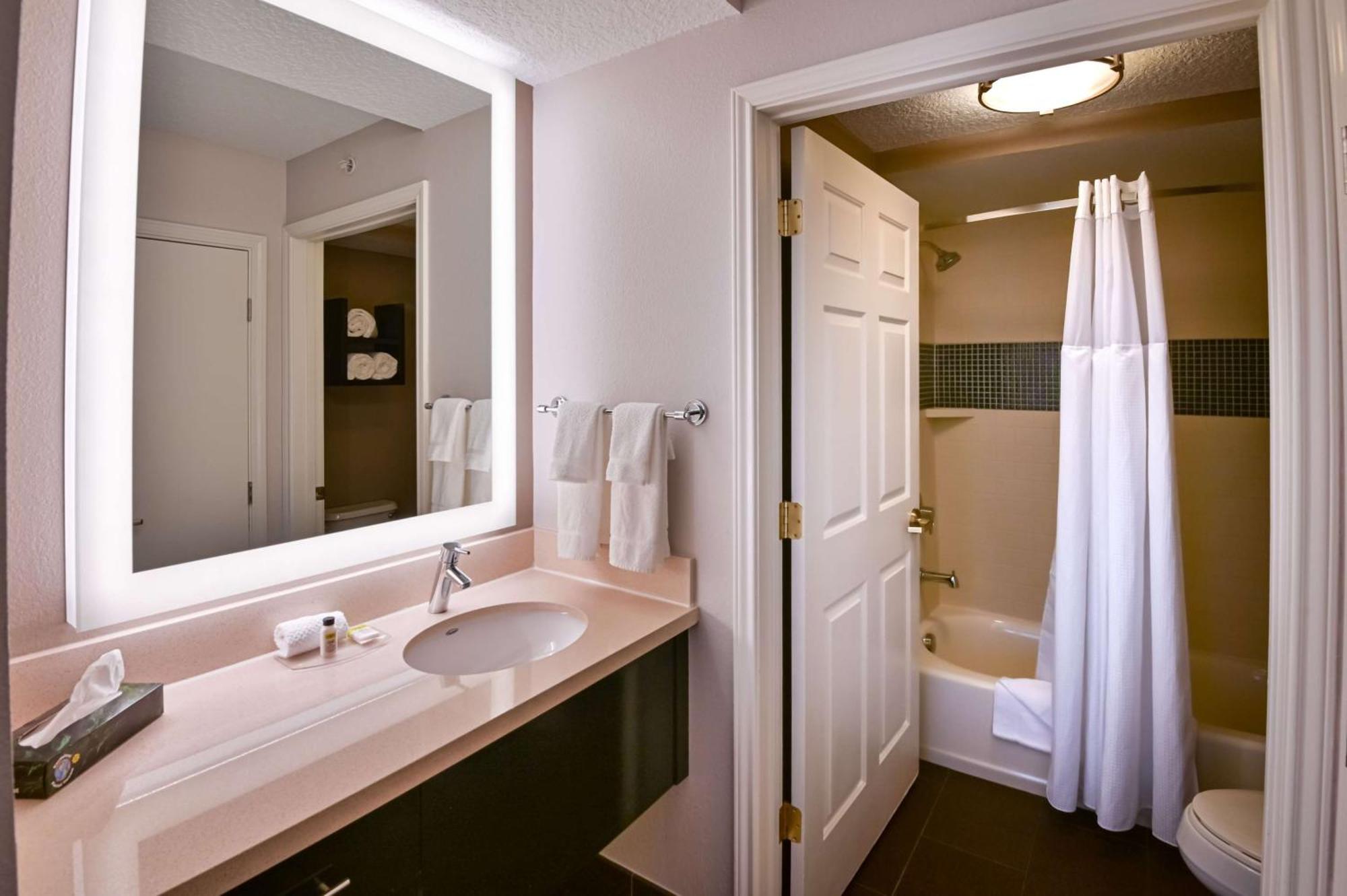 Studio Queen Suite