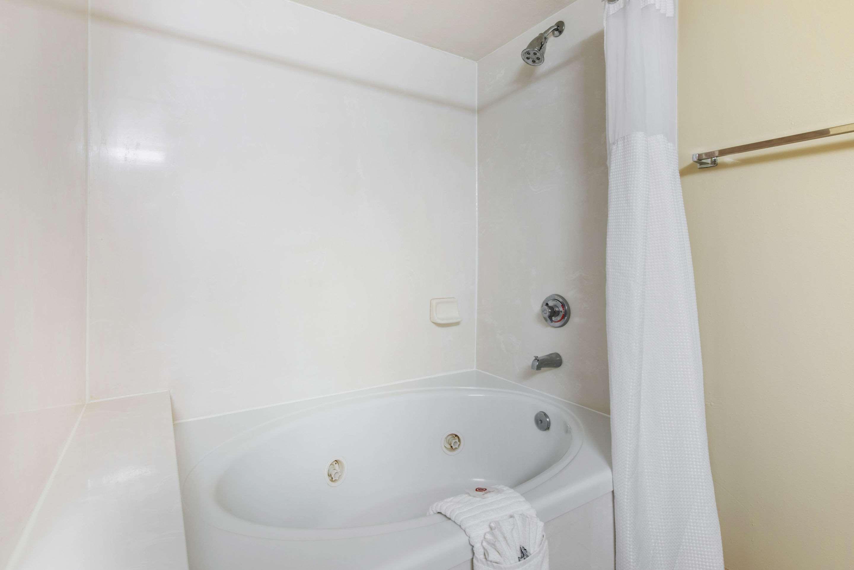 King Suite Sofa-Bed whirlpool tub Non-Smoking