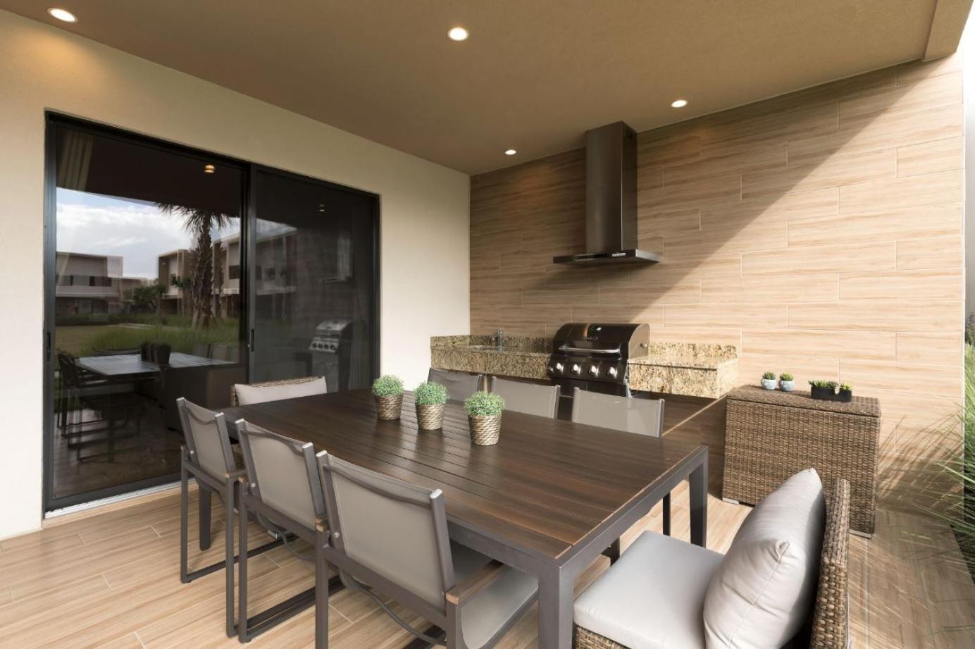 4 Bedroom Deluxe Mobility Accessible Villa BBQ Grill