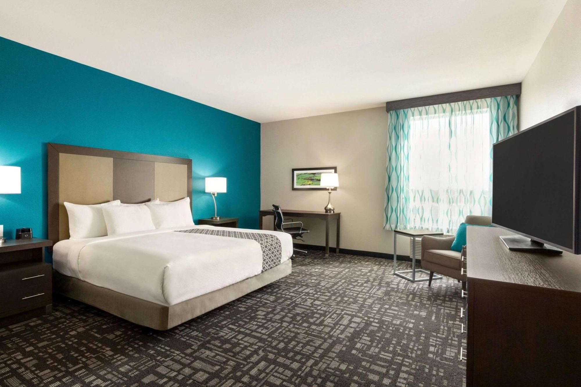 King Room with Mobility/Hearing Impaired Access - Non-Smoking,1285224214:JPEG
