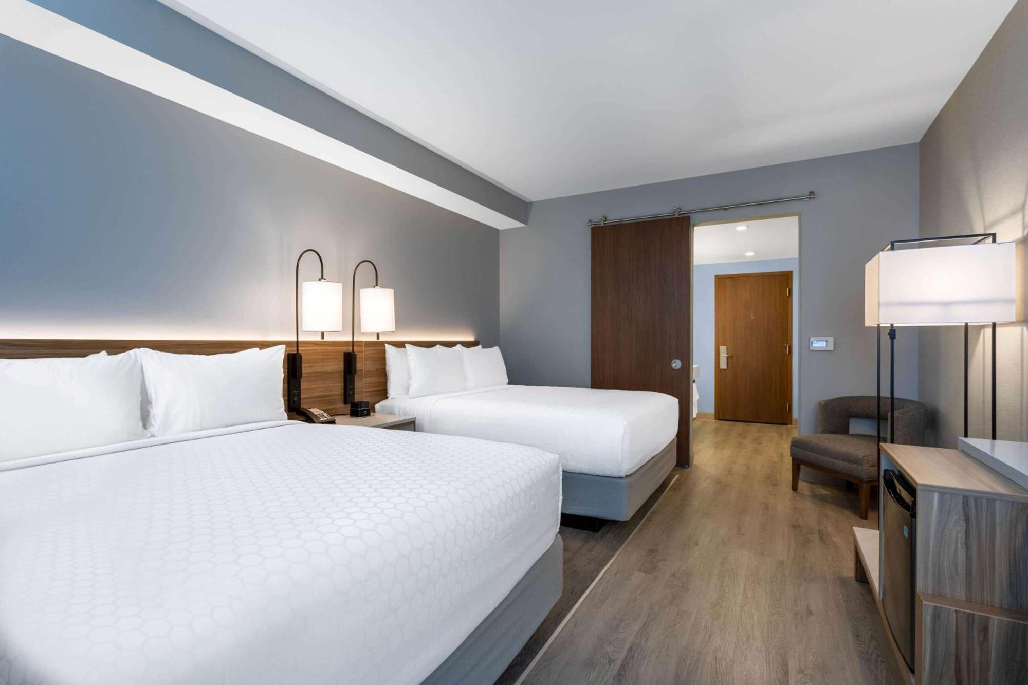Queen Room with Two Queen Beds - Non-Smoking,1285232161:JPEG