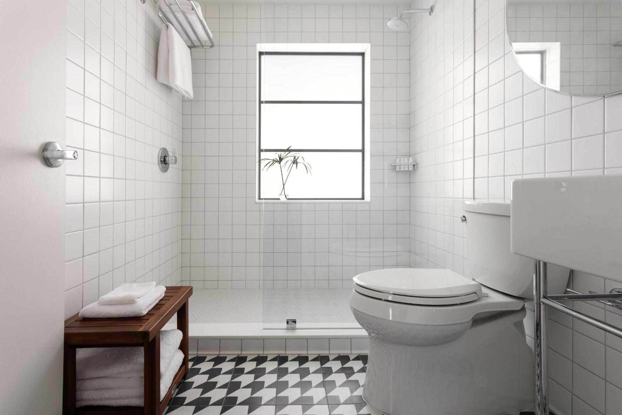 Queen Room Two Queen Beds Roll Shower Communication Accessible