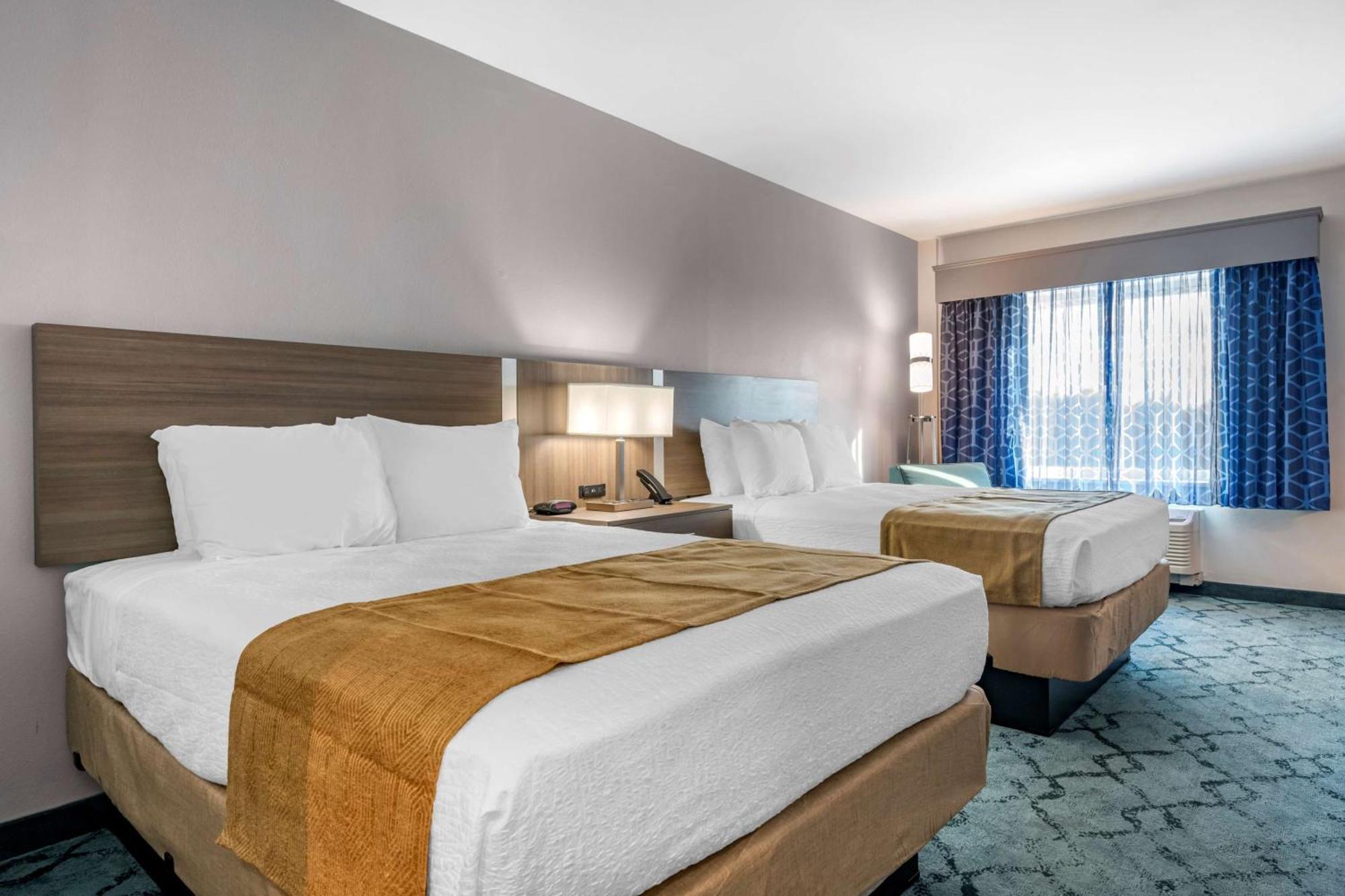 Queen Room with Two Queen Beds and Roll-In Shower - Mobility Accessible,1285699663:JPEG