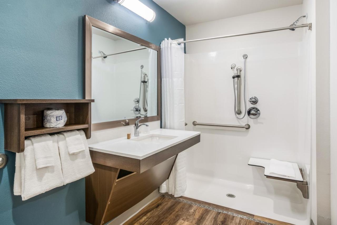 Queen Room with Roll-In Shower - Accessible/Non Smoking