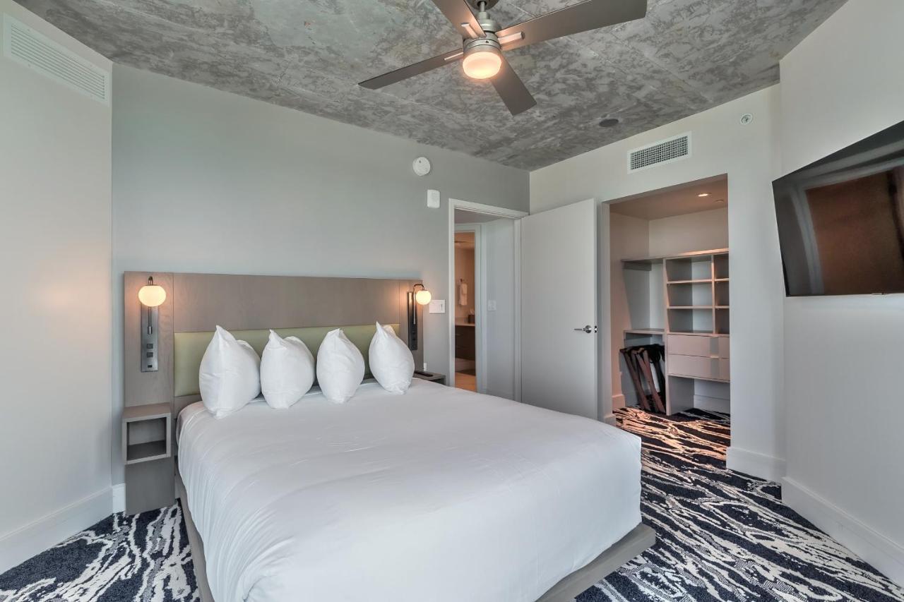 2 Bedroom Ocean & City North View Residence