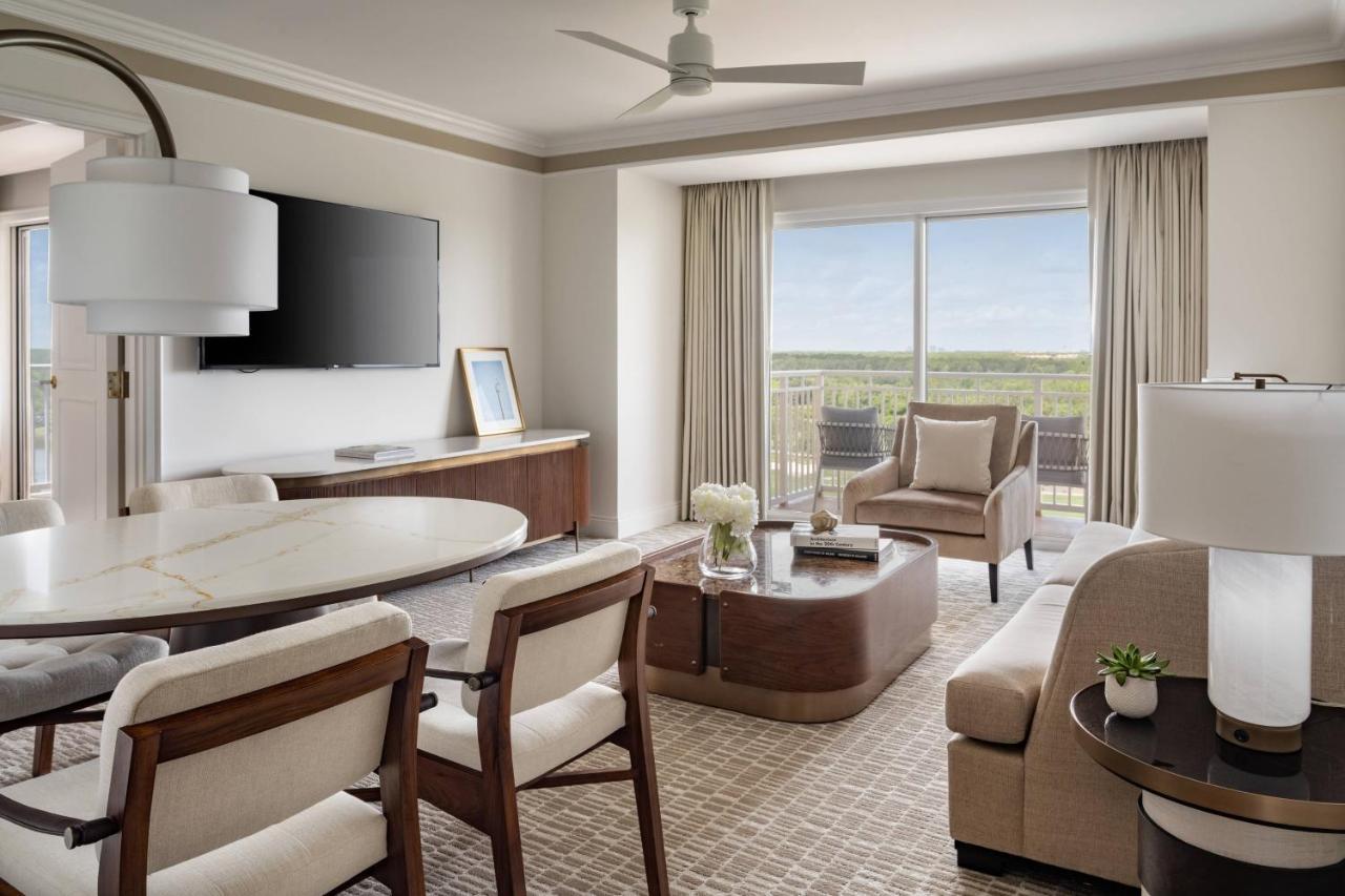 Executive Suite 1 King Bed Lakefront View Pool View