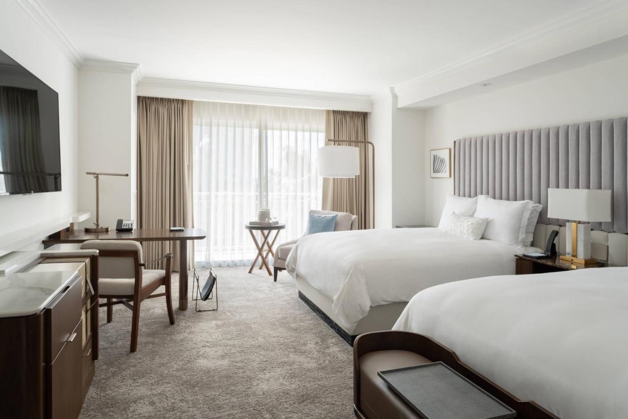 2 Queen Beds Lake View Guest Room