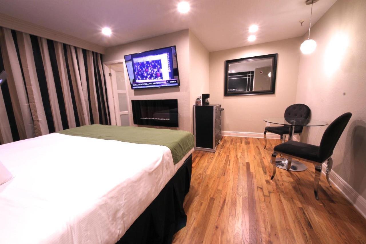 Deluxe King Suite