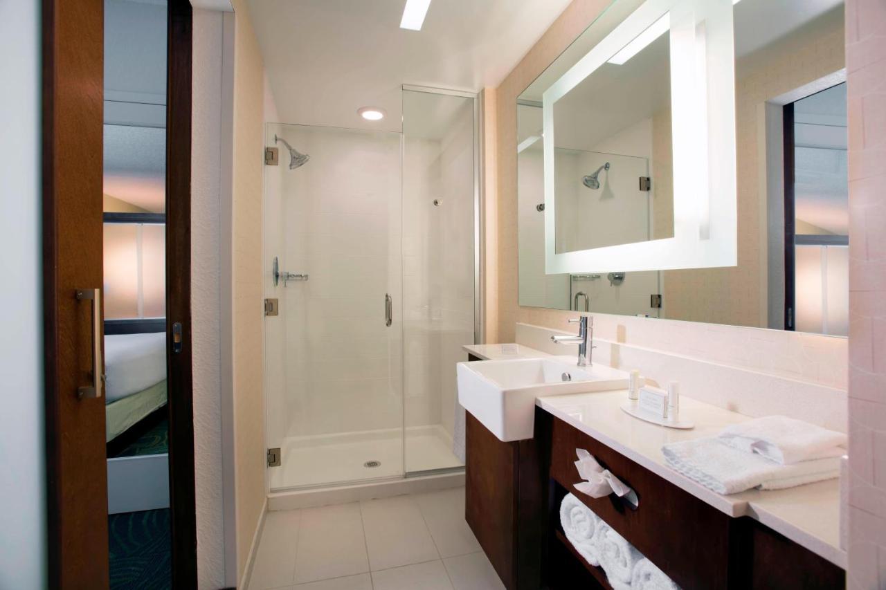 Queen Suite with Two Queen Beds and Sofa Bed,1620216983:JPEG