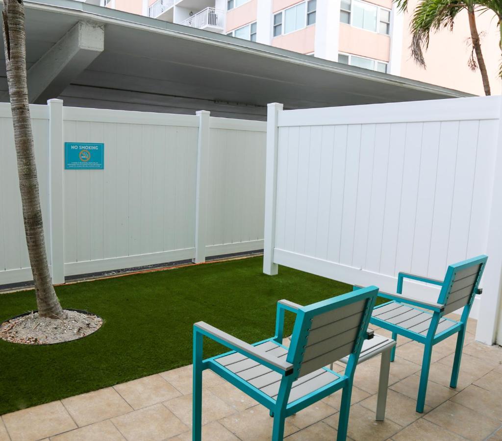 King Room with Patio - Non-Smoking,1742622037:JPEG