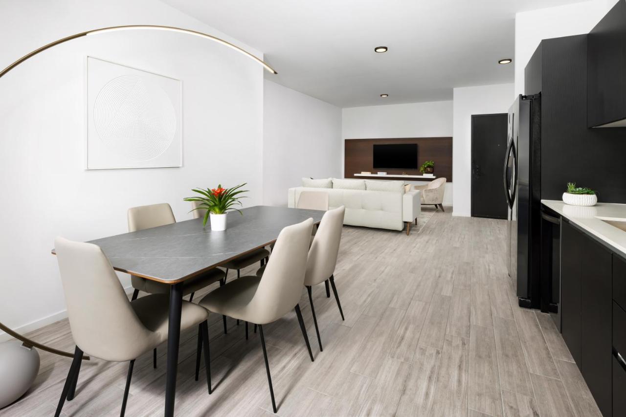 Suite 3 Chambres avec 1 Lit King-Size et 2 Lits Queen-Size - Vue sur la Ville