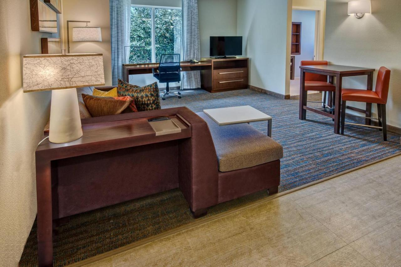 One-Bedroom King Suite with Sofa Bed,1362912587:JPEG