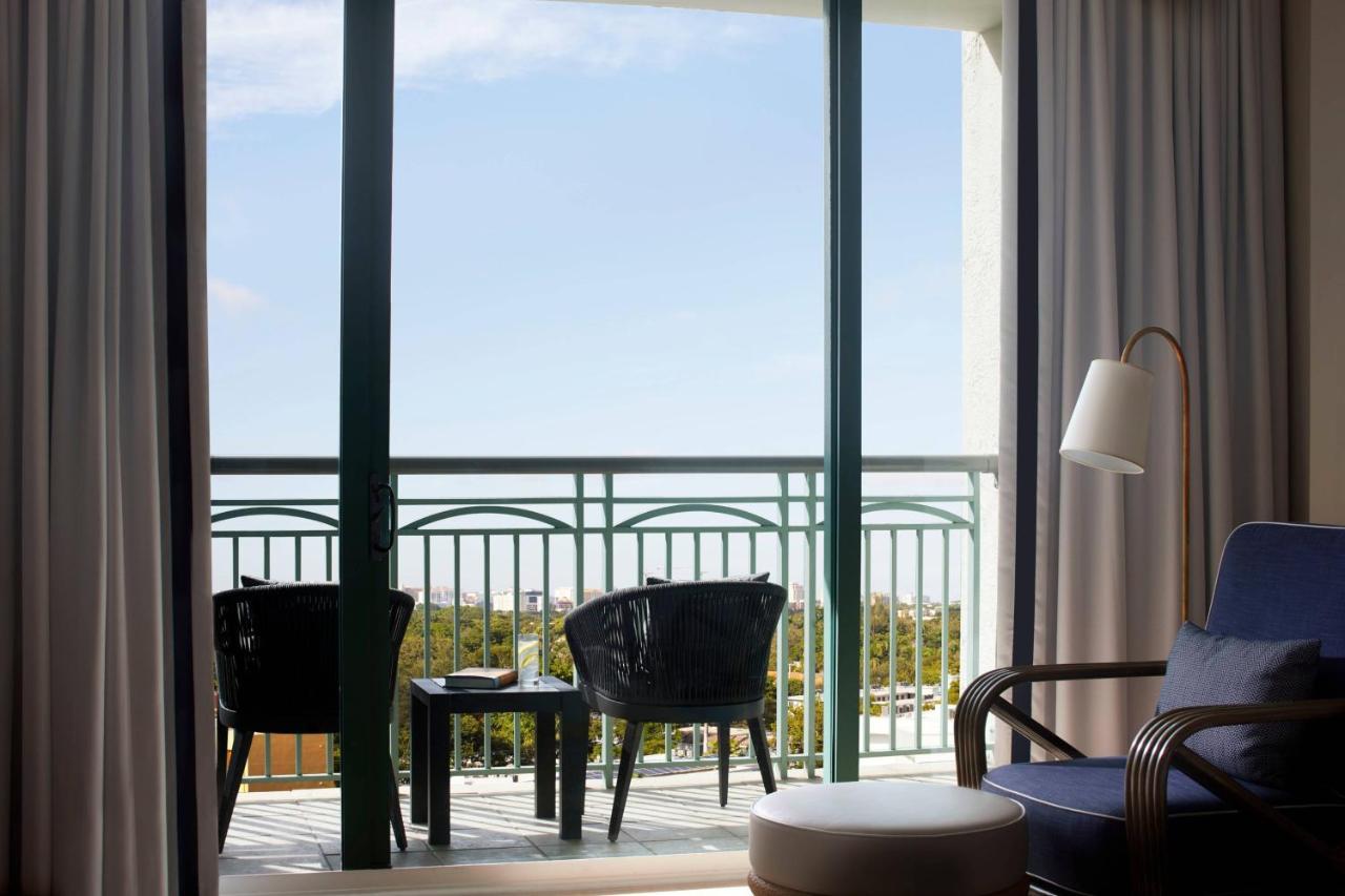 Guest Room with Two Double Beds, Balcony and City View - High Floor