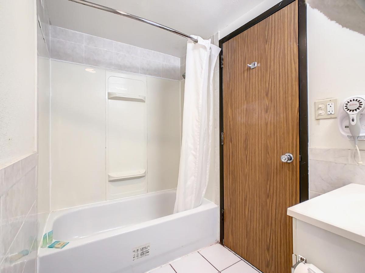 Double Room Two Double Beds Non-Smoking
