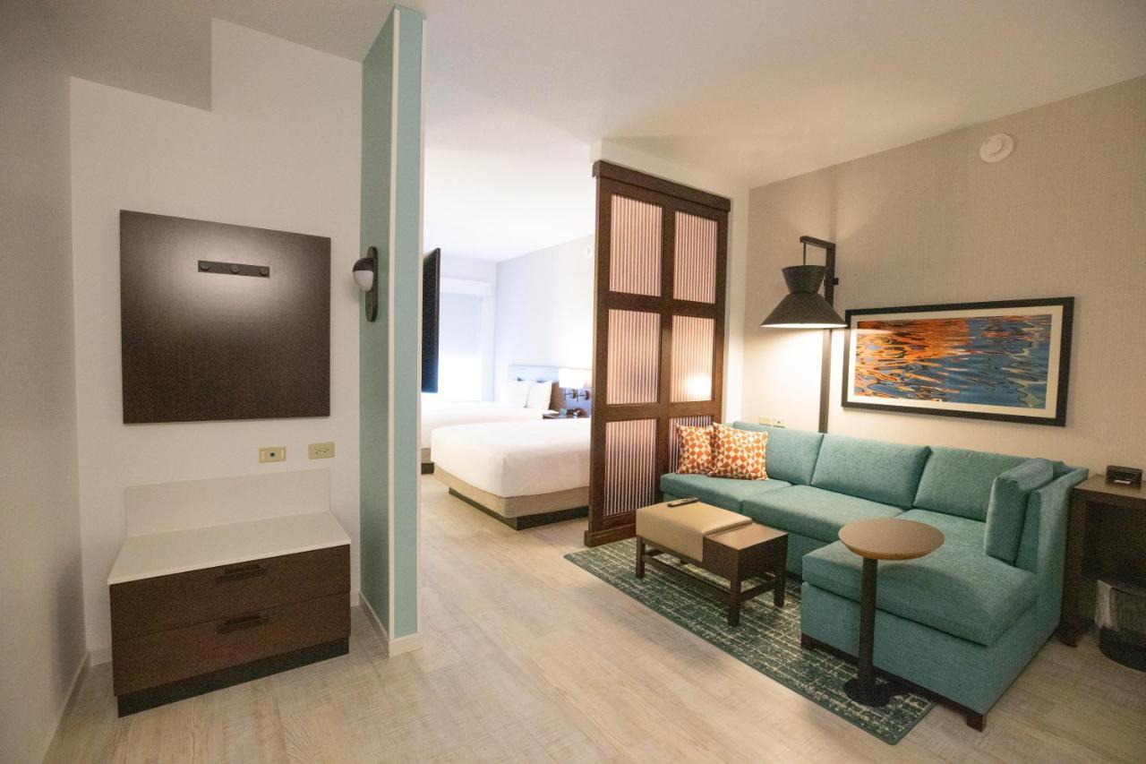 Queen Room with Two Queen Beds and Sofa Bed - High Floor