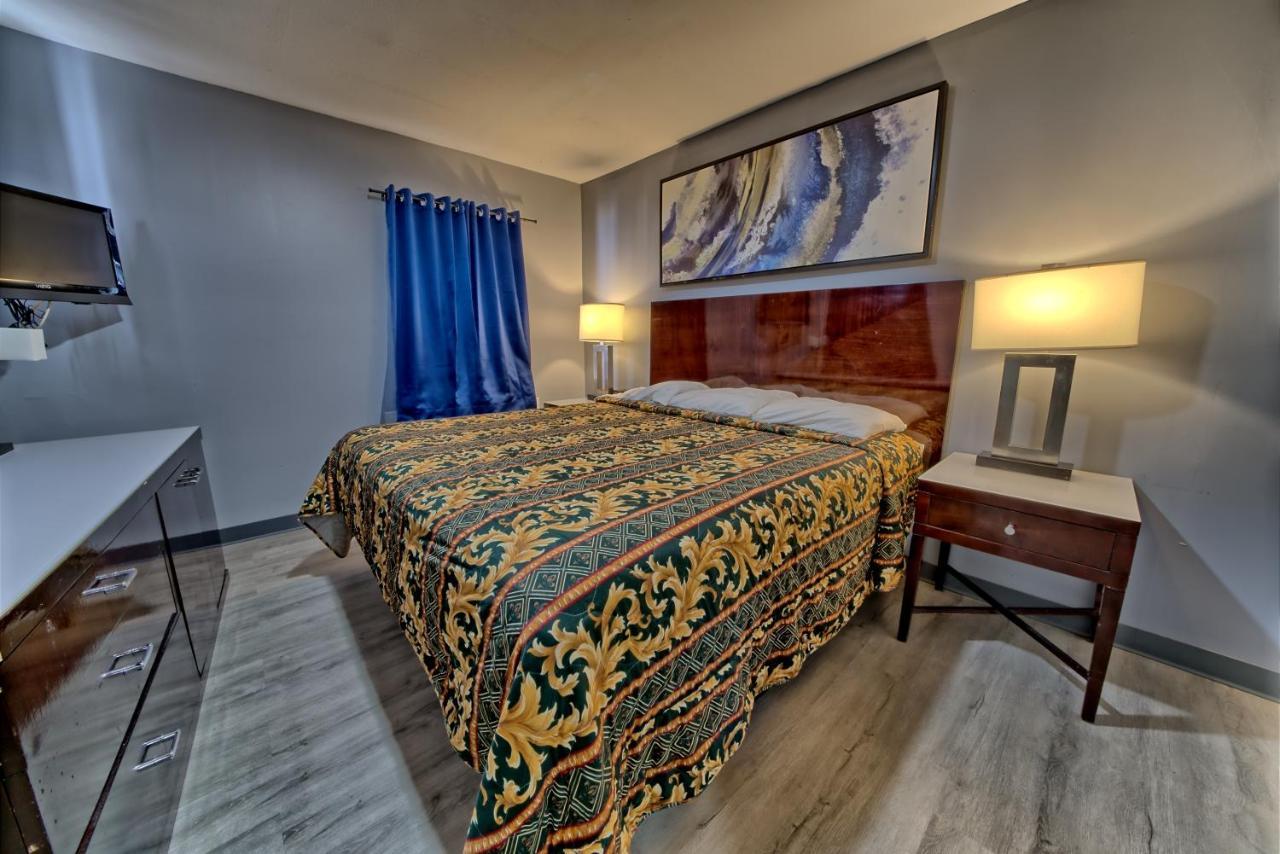 One-Bedroom Apartment with Kitchenette