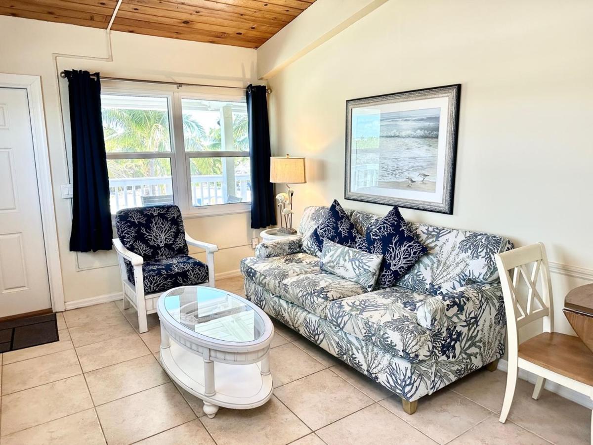 One-Bedroom Apartment Sea View