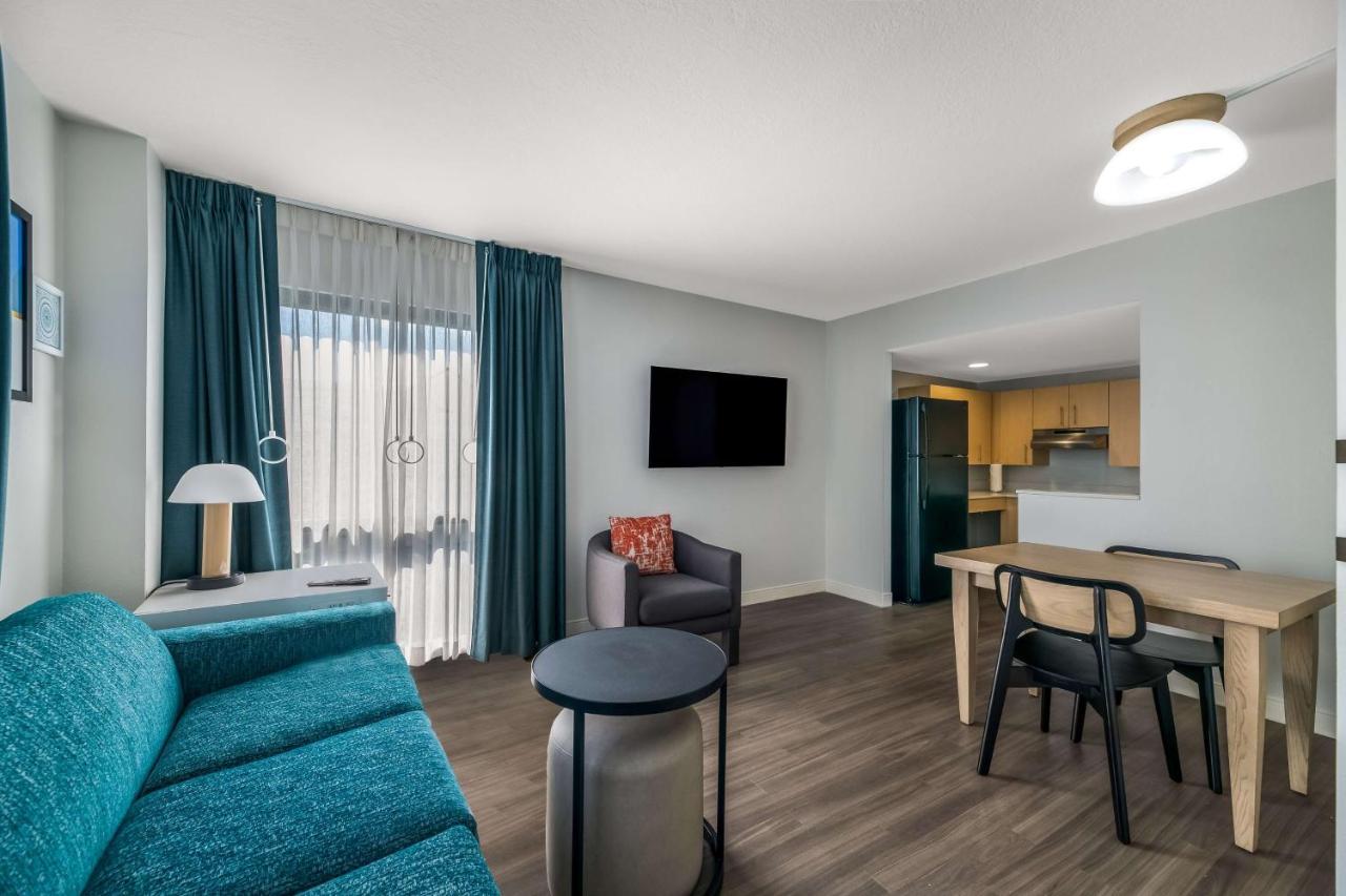 Mobility or Hearing One-Bedroom Queen Suite