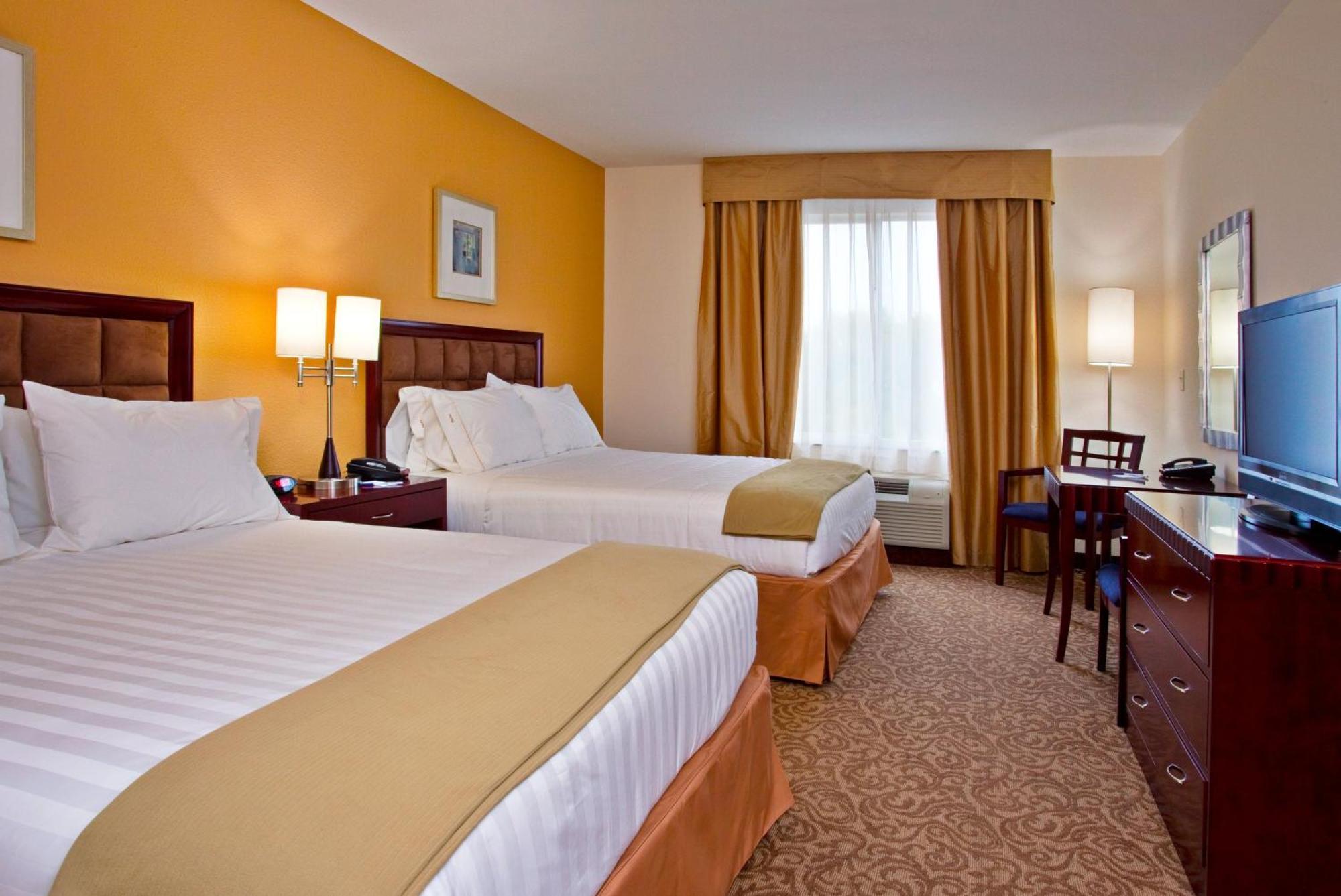 Standard Room with Two Queen Beds