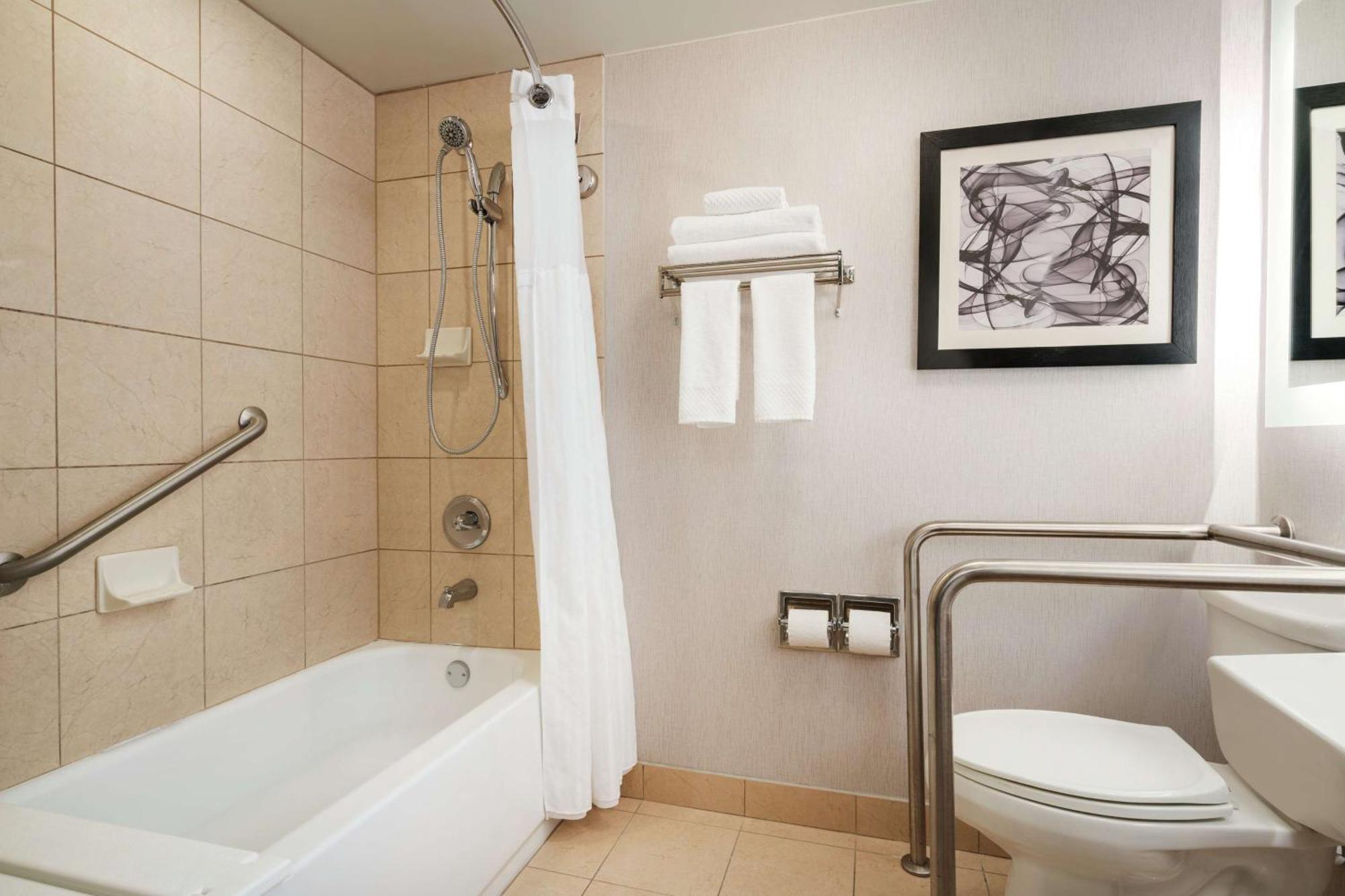 Queen Room Two Queen Beds Bath Tub Mobility Hearing Access