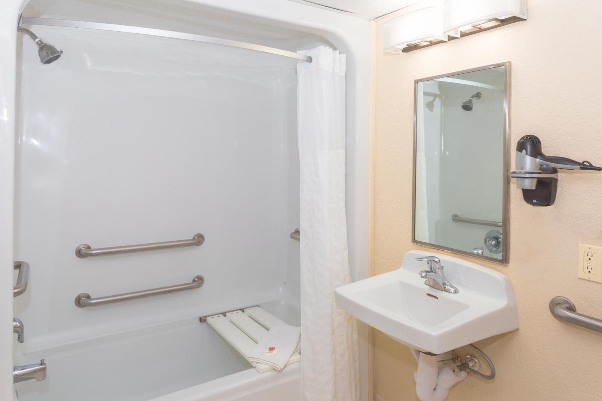 Queen Room Two Queen Beds Mobility or Hearing Accessible Non-Smoking,1276508698:JPEG