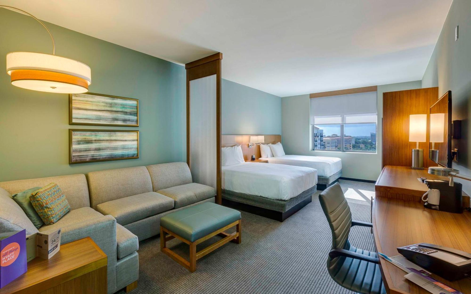 Queen Room with Two Queen Beds and Sofa Bed,1574812514:JPEG