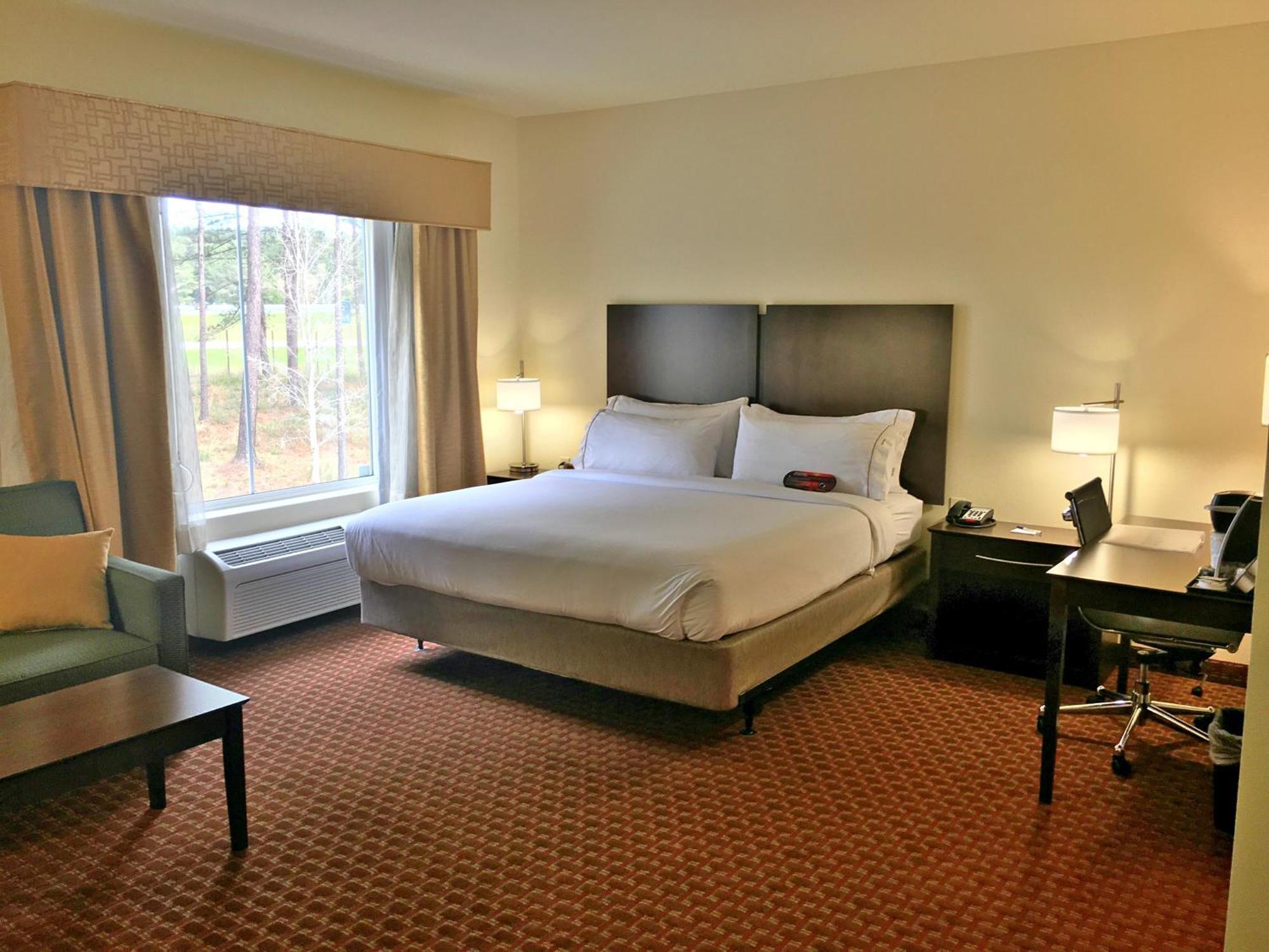 Standard King Room with Mobility Accessible Tub