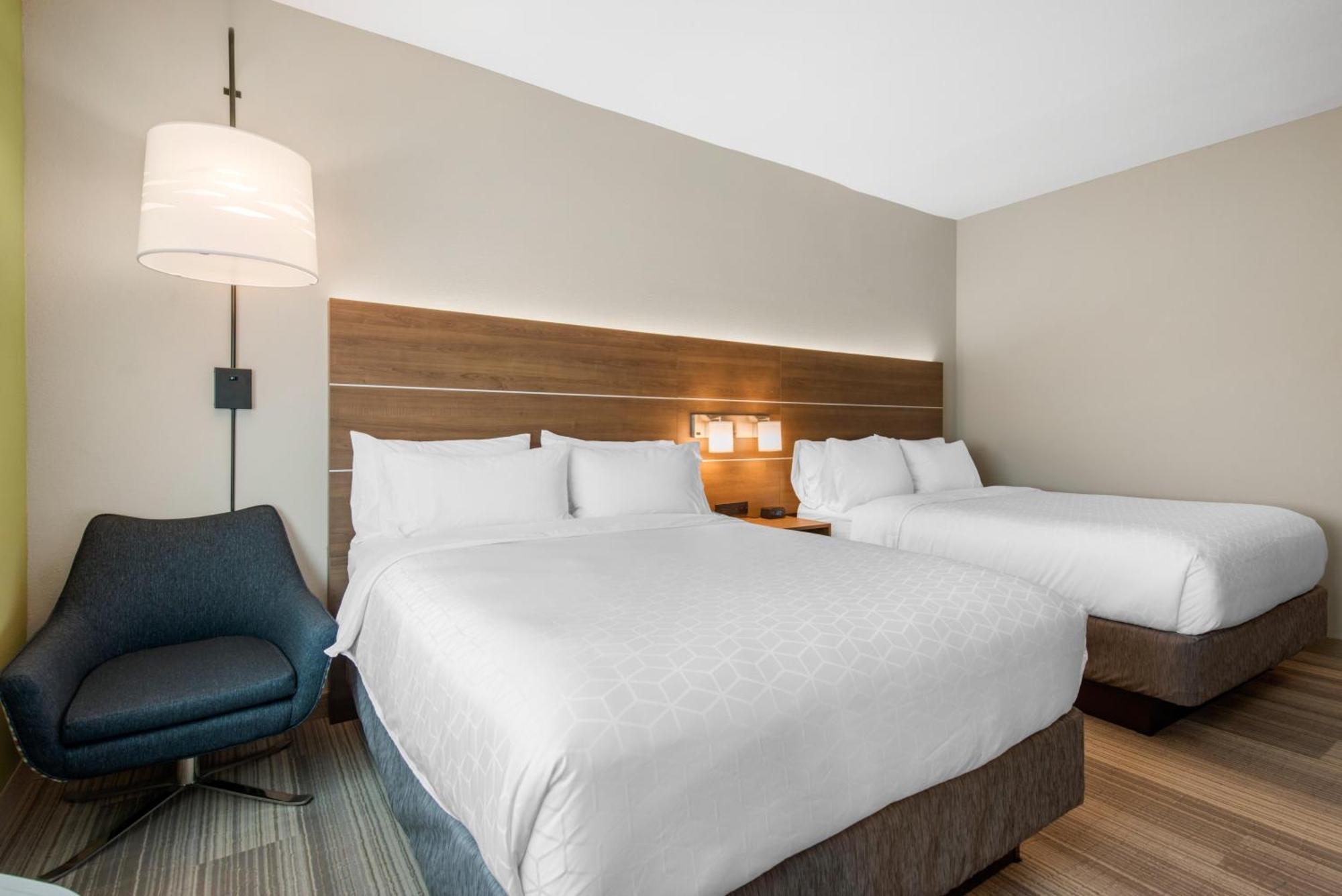 Standard Queen Room Two Queen Beds