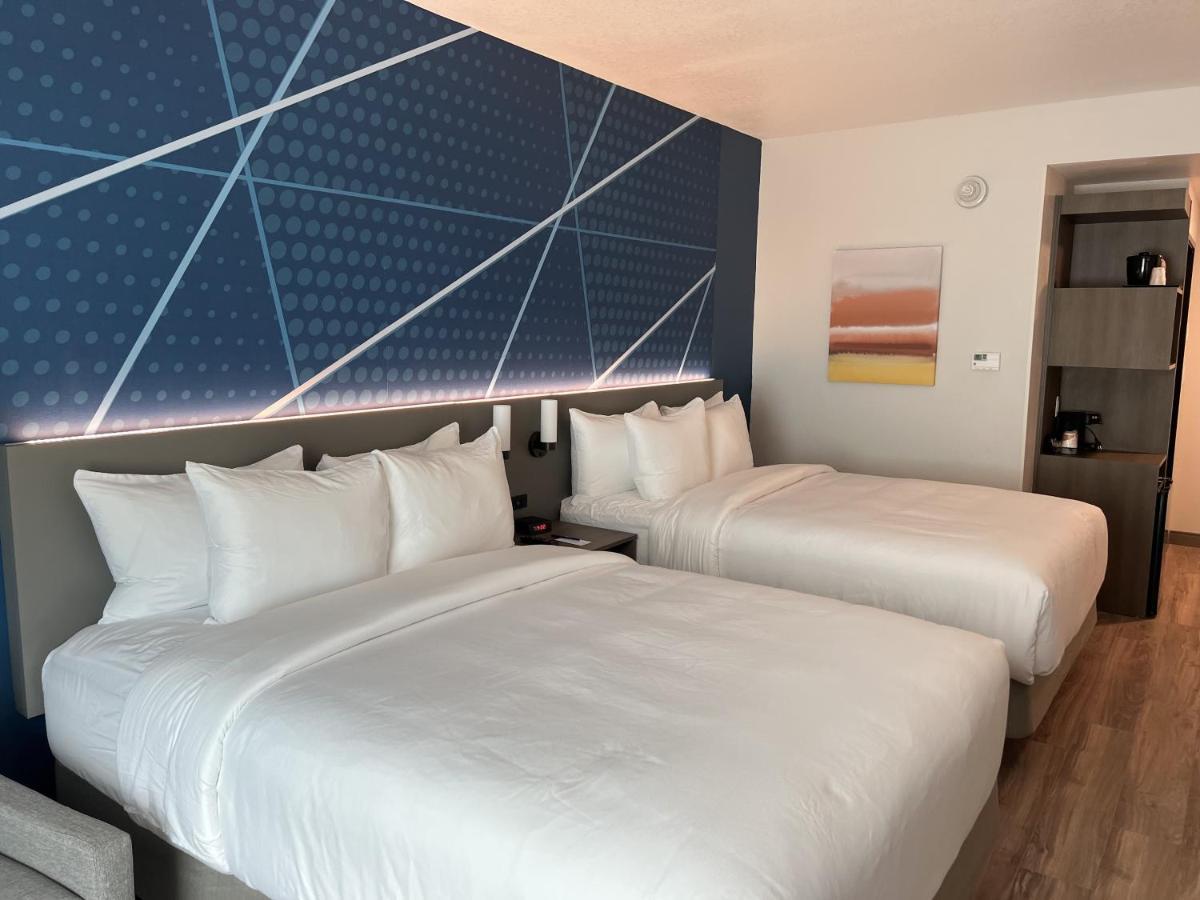 Queen Room with Two Queen Beds - Non Smoking