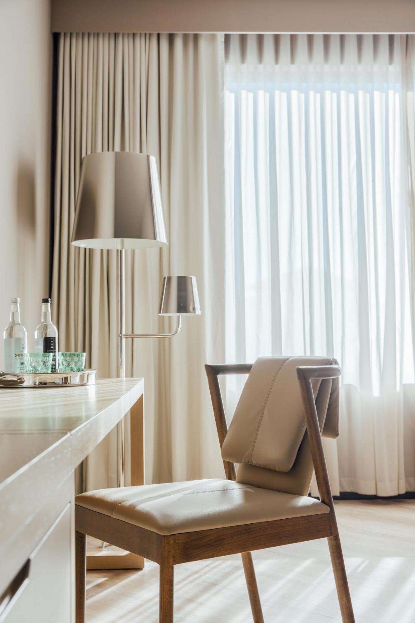 Elegant King (No Resort Fee)