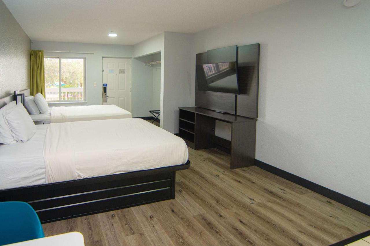 Queen Room Two Queen Beds Non-Smoking