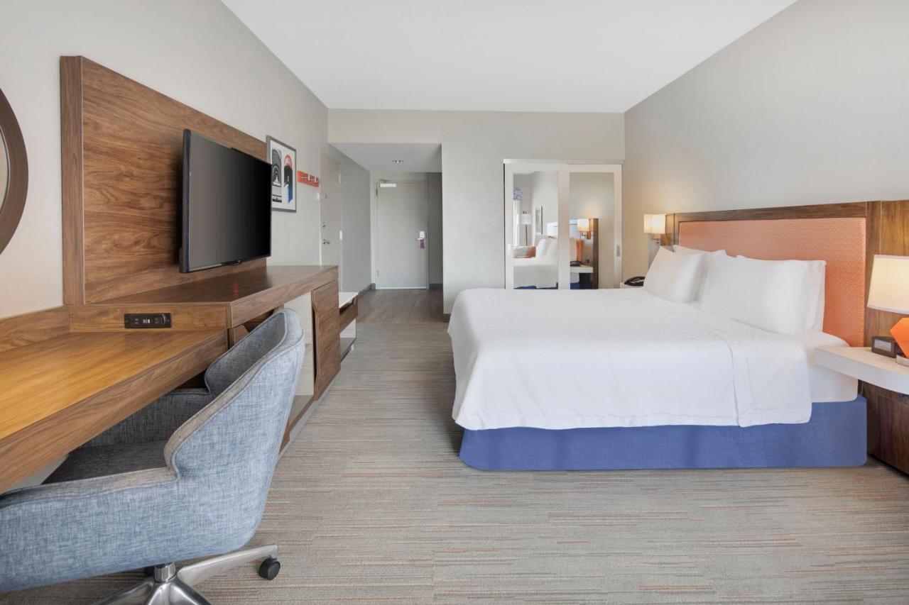 King Room Hearing Access or Non-Smoking