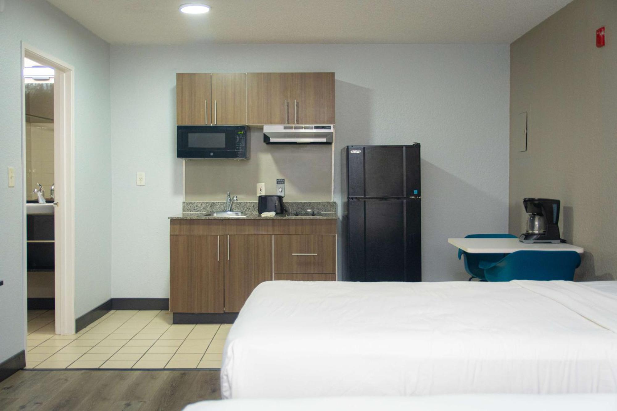 Queen Room Two Queen Beds Non-Smoking