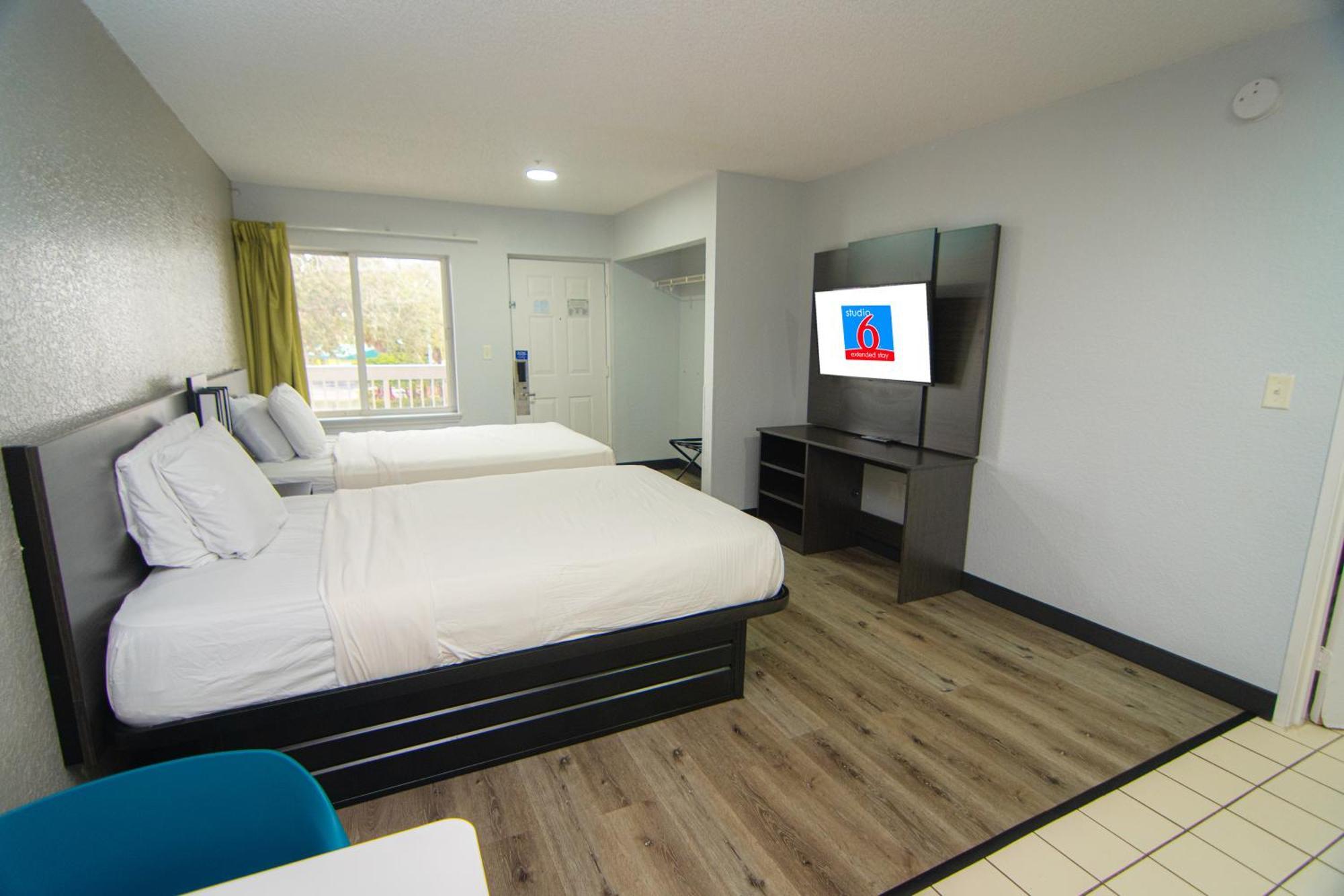 Queen Room Two Queen Beds Non-Smoking