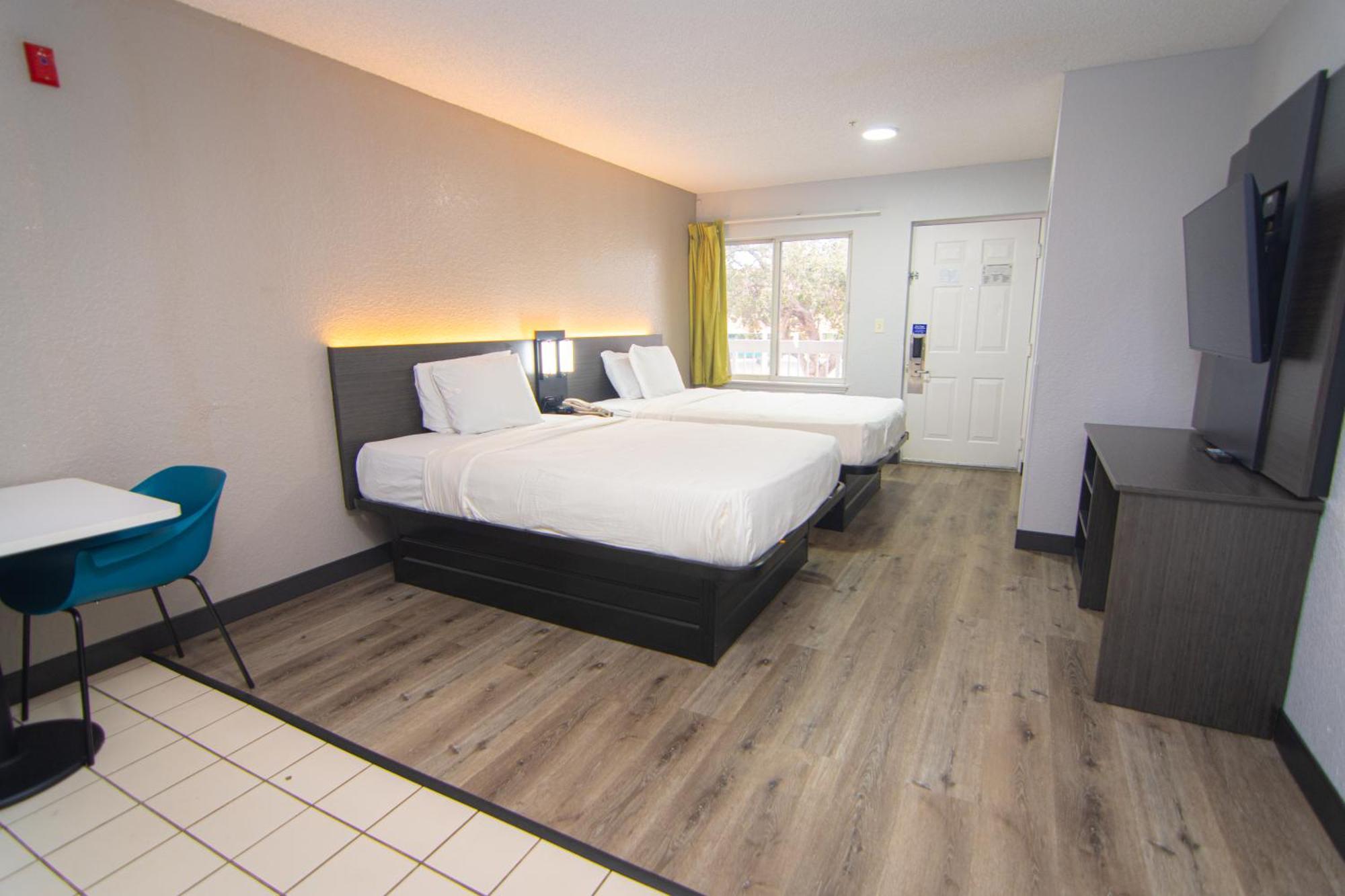 Queen Room Two Queen Beds Non-Smoking