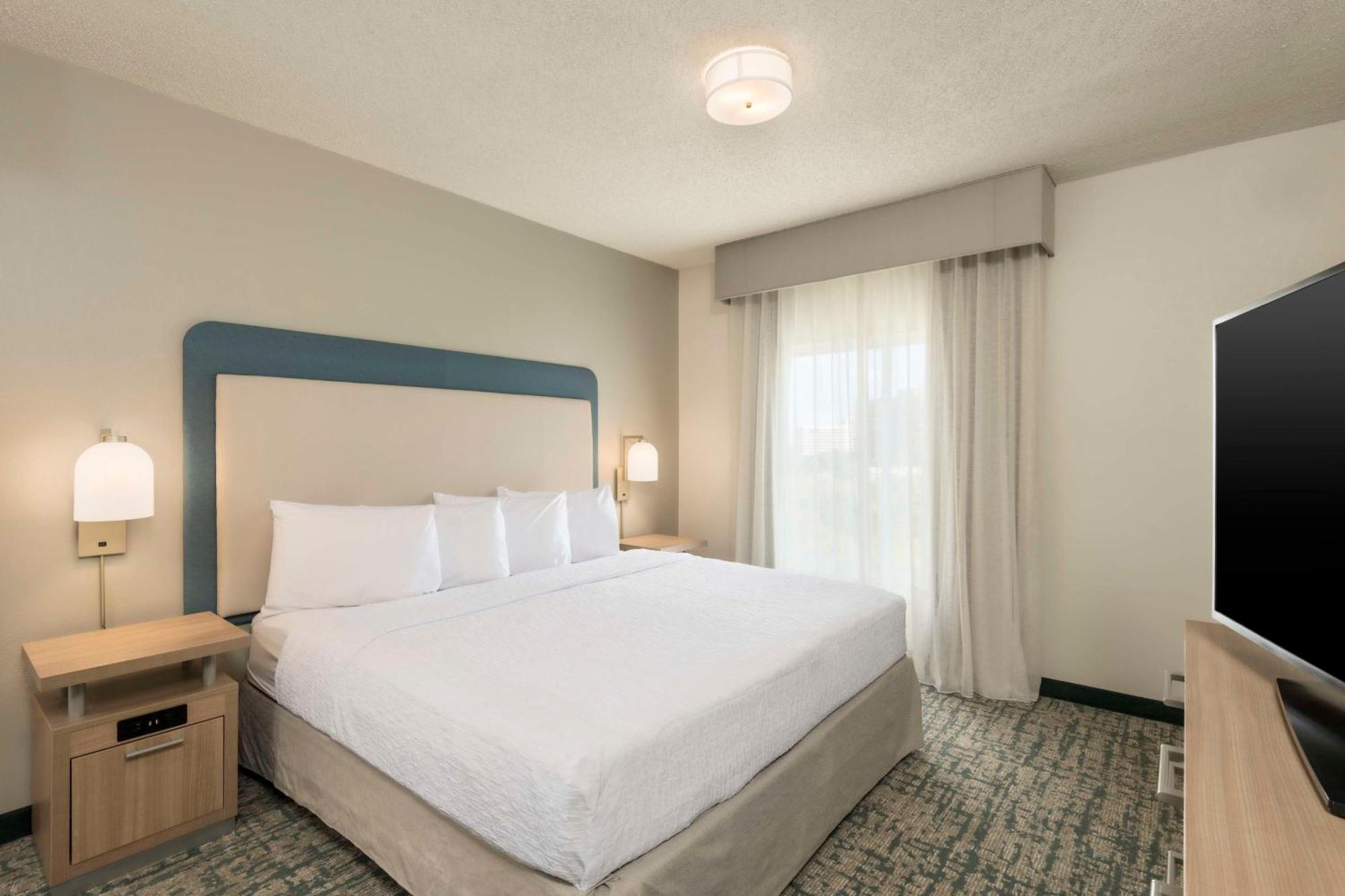 One-Bedroom King Suite Non-Smoking