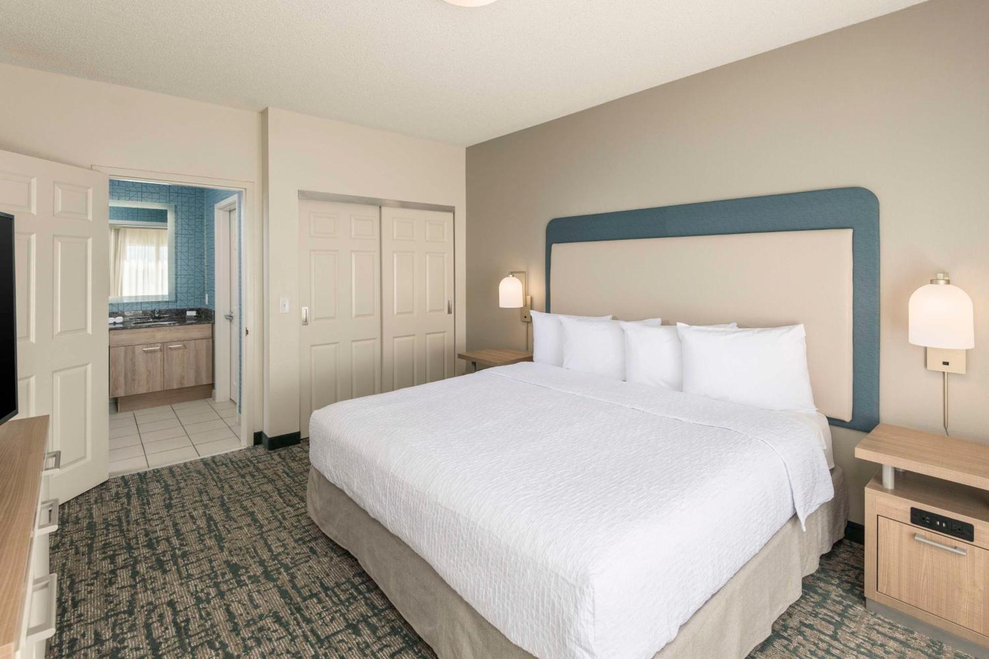 One-Bedroom King Suite Non-Smoking