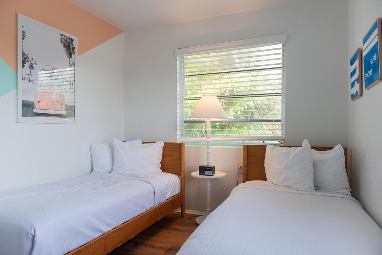 One-Bedroom Corner Suite