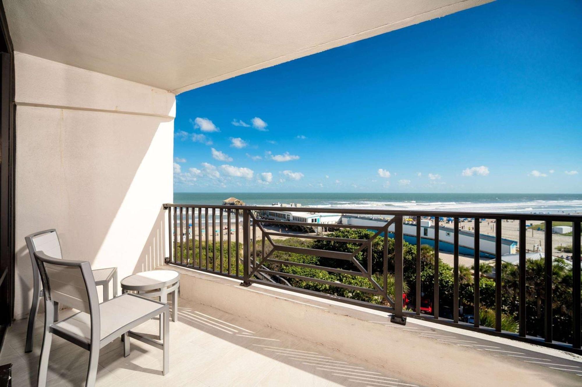 King Penthouse Studio Oceanfront Suite  - Non-Smoking