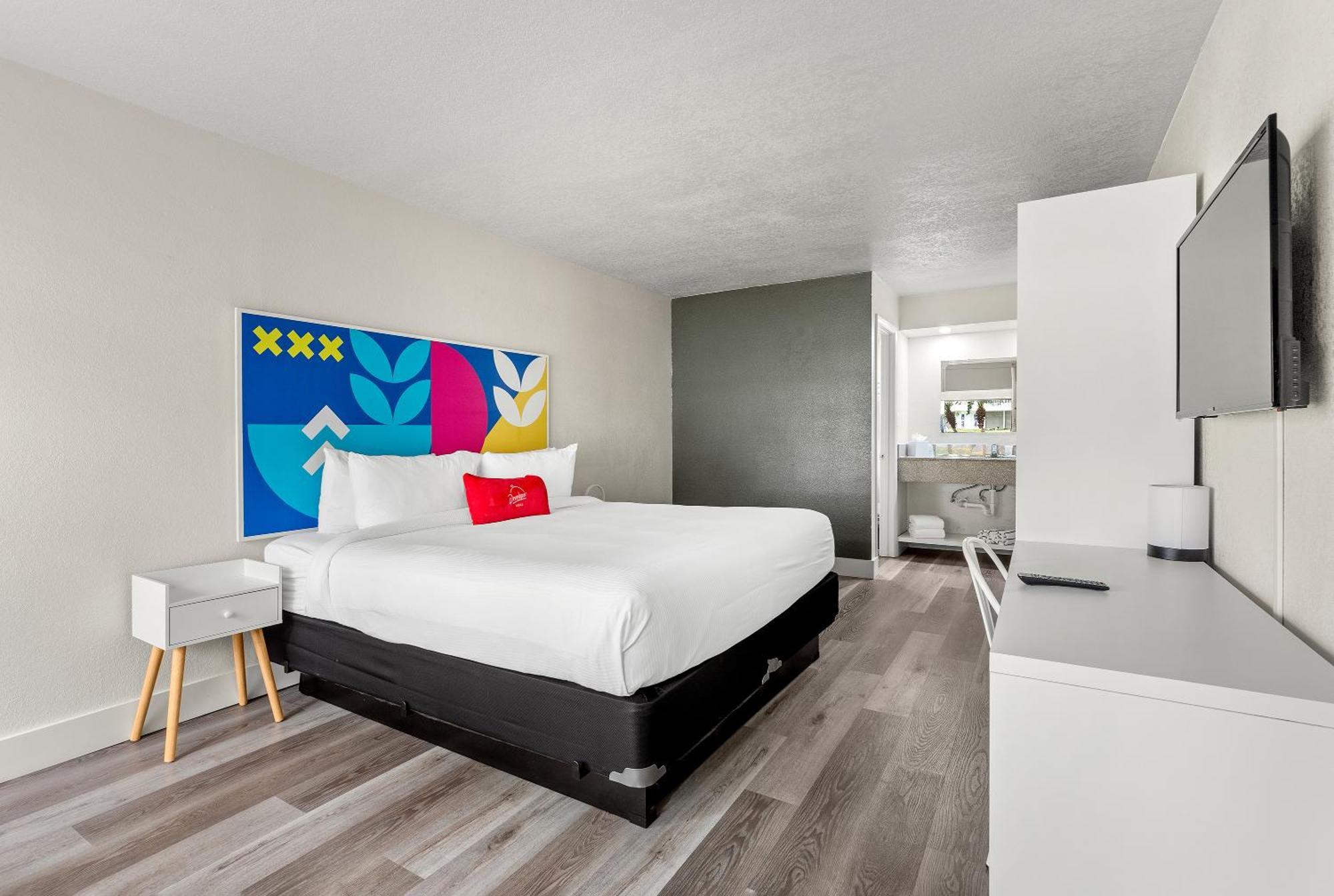 Standard King Room