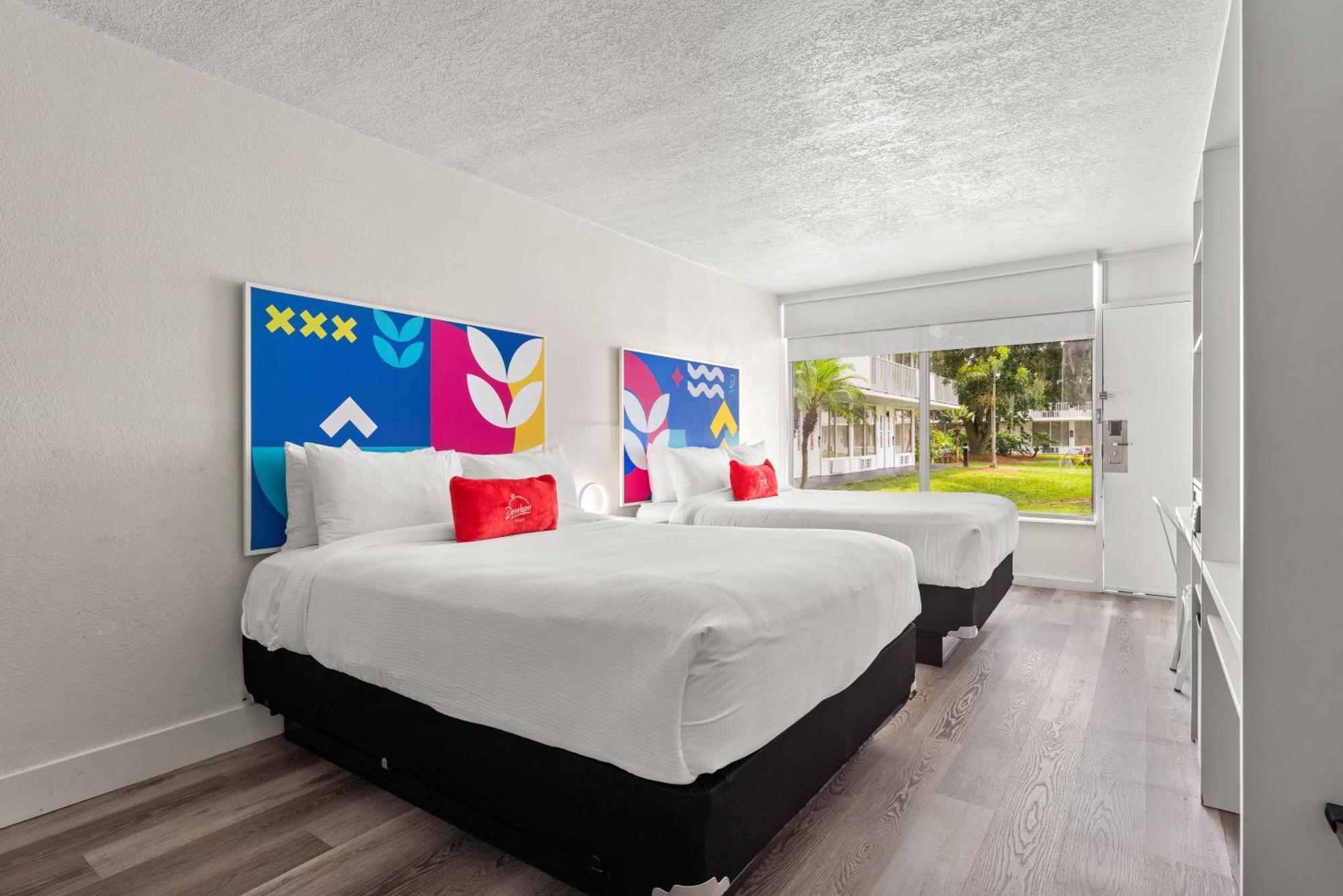 Queen Room Two Queen Beds City View Non-Smoking