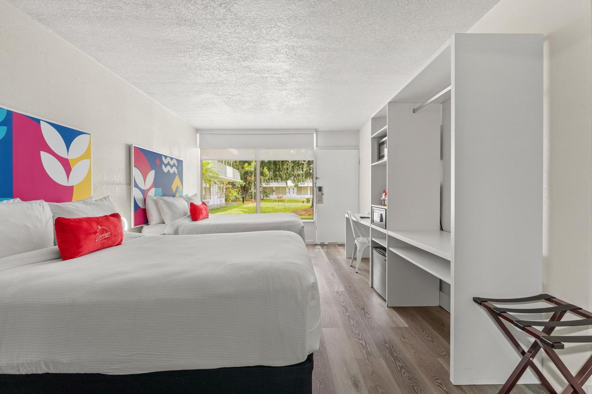 Queen Room Two Queen Beds City View Non-Smoking